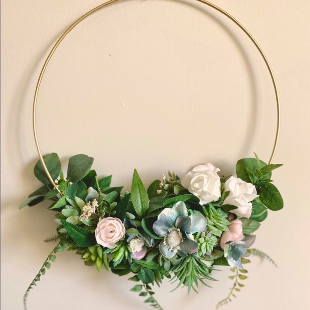 Bouquet hoop. Artificial plants/succulents/flowers